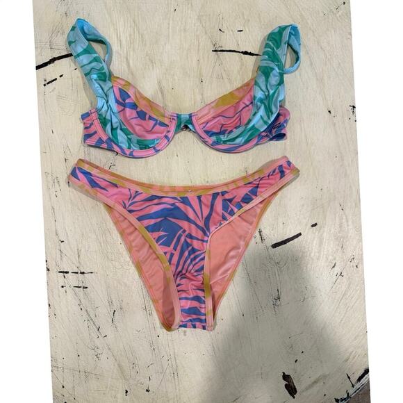 Ripcurl Women's Bikini Floral Print Swim Suit Summer Beach Lake - Picture 1 of 7